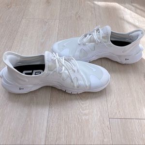 NIKE FREE. MEN.PLATINUM TINT. WHITE